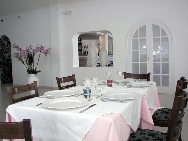 Hostal Los Pinos Es Canar  Restoran gambar