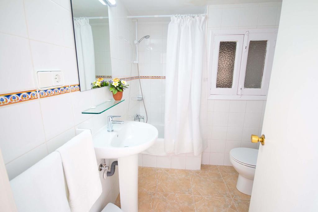 Hostal Los Pinos Es Canar  Luaran gambar