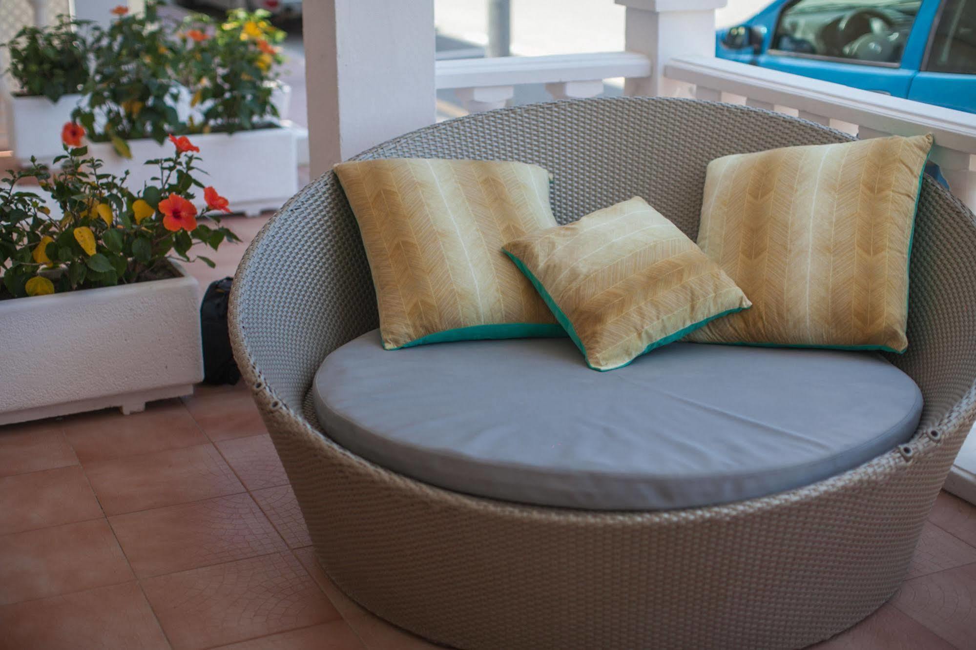 Hostal Los Pinos Es Canar  Luaran gambar