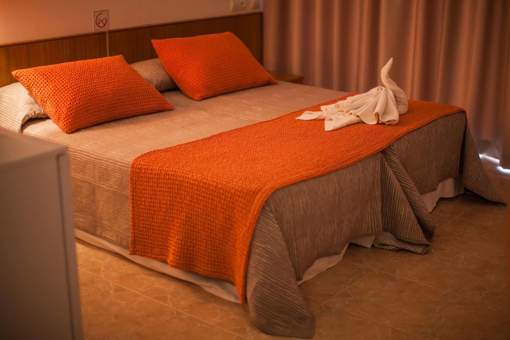 Hostal Los Pinos Es Canar  Luaran gambar