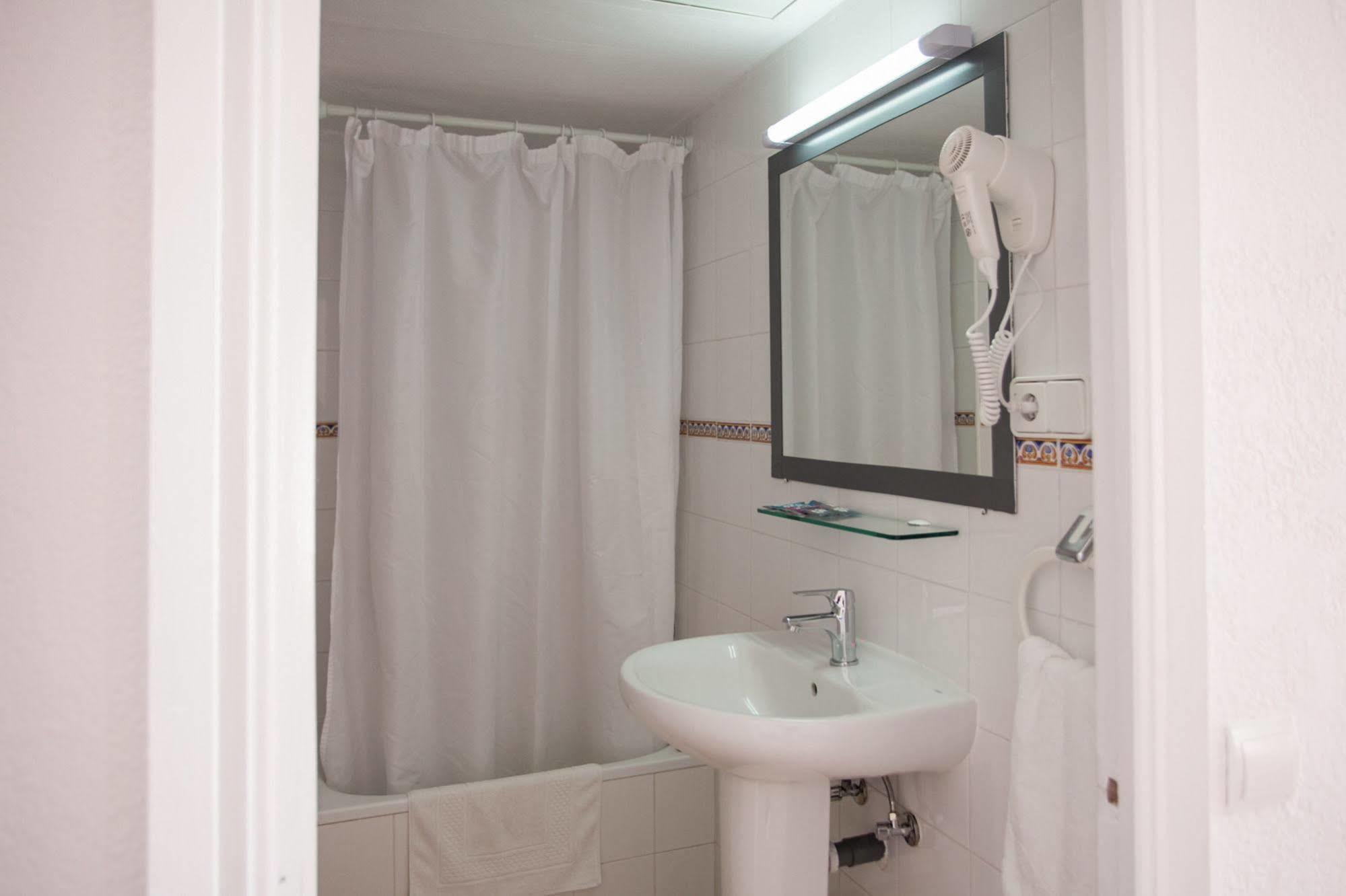 Hostal Los Pinos Es Canar  Luaran gambar