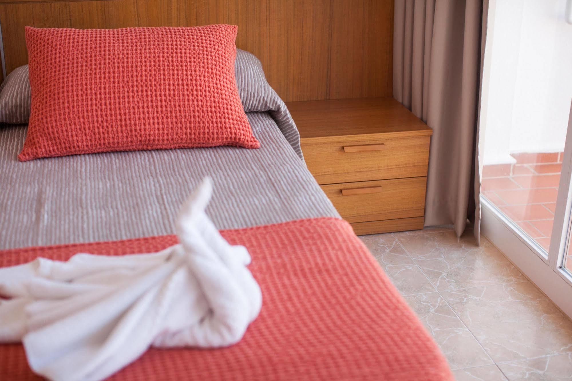 Hostal Los Pinos Es Canar  Luaran gambar